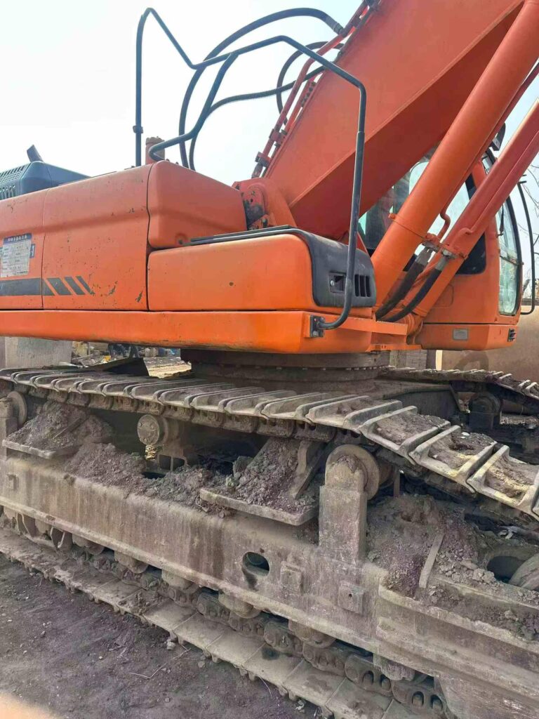 DOOSAN DX500 used excavator photo 3