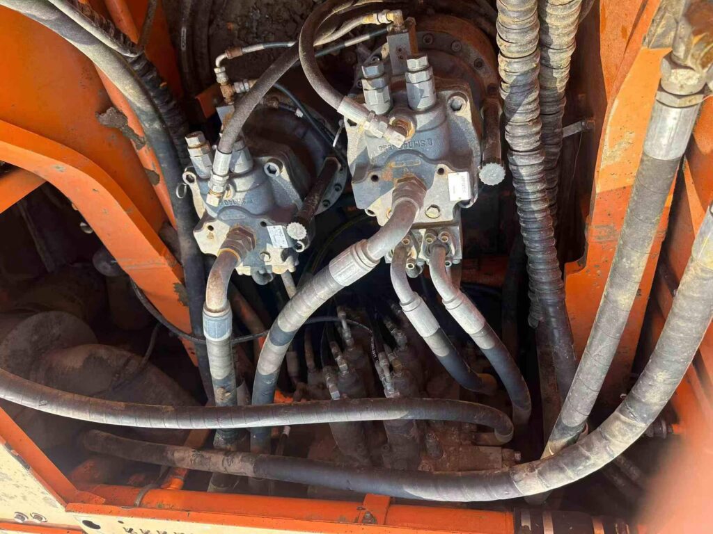 DOOSAN DX500 used excavator photo 5