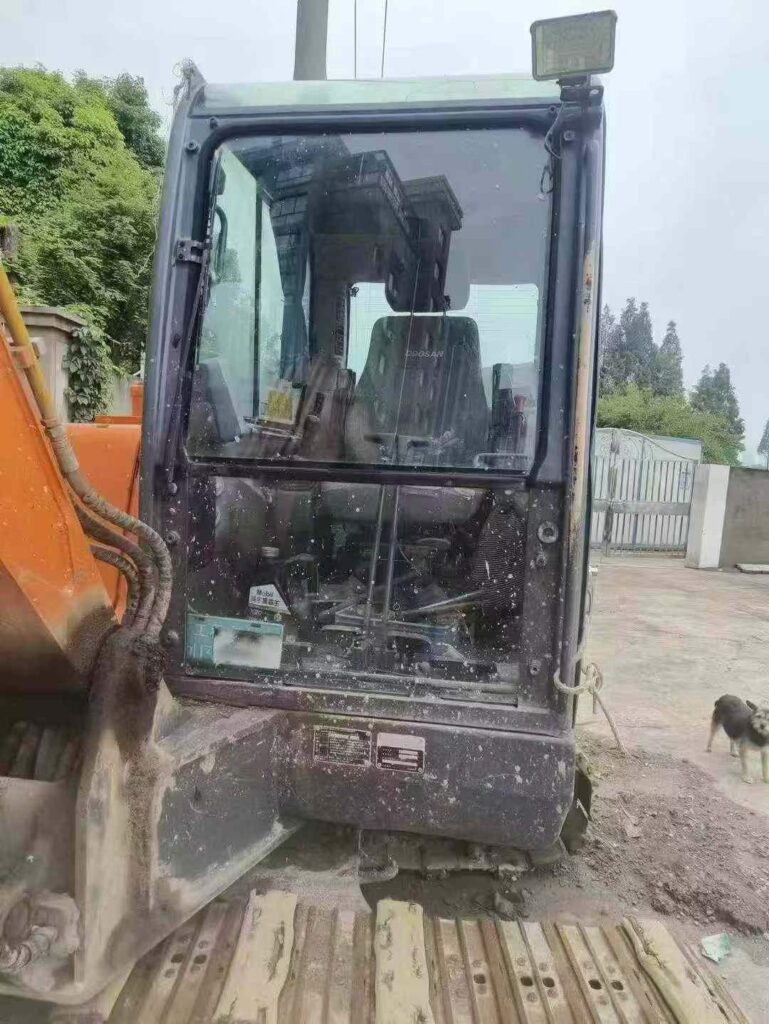 DOOSAN DX55 used excavator photo 2