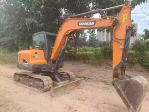 DOOSAN DX60 used excavator photo 1