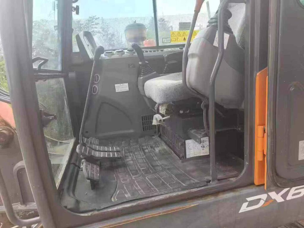 DOOSAN DX60 used excavator photo 5