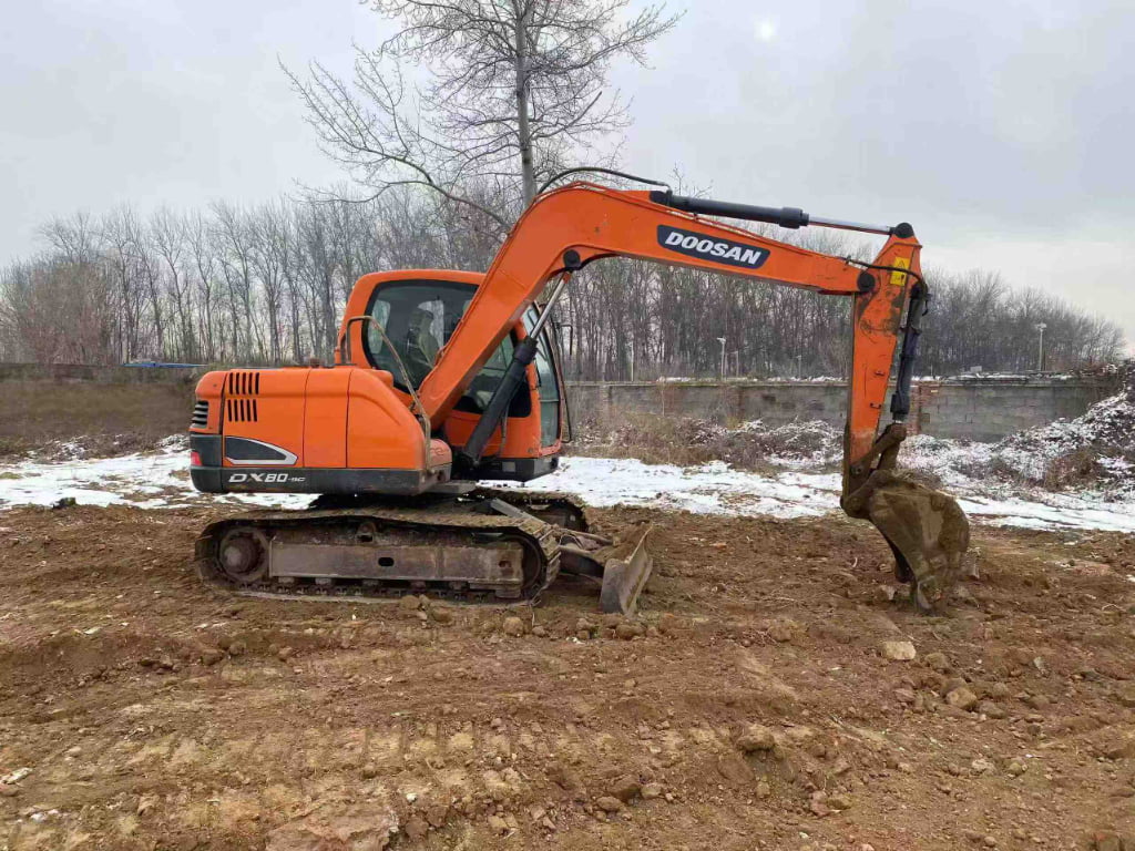 DOOSAN DX80-9C used excavator photo 2