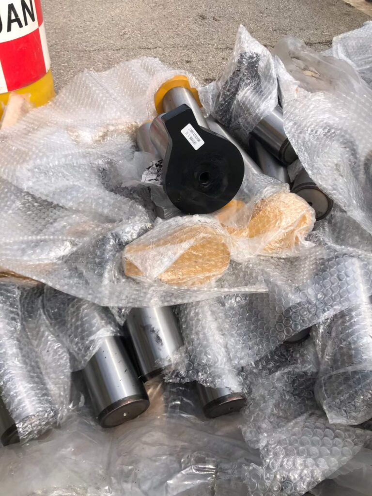 Excavator Pins / Bushings / Linkage Parts spare parts photo 6
