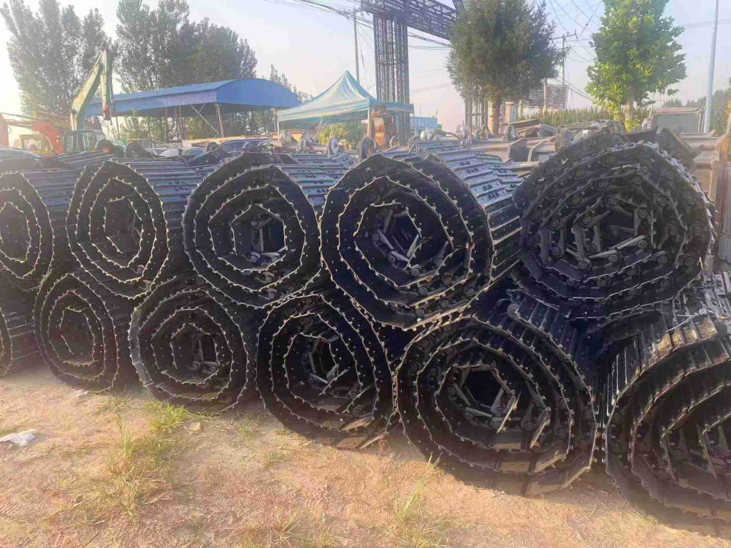 Excavator Track Chain Assembly spare parts photo 1