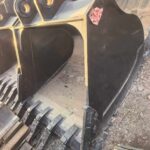 HITACHI 520 Excavator Bucket spare parts photo 2