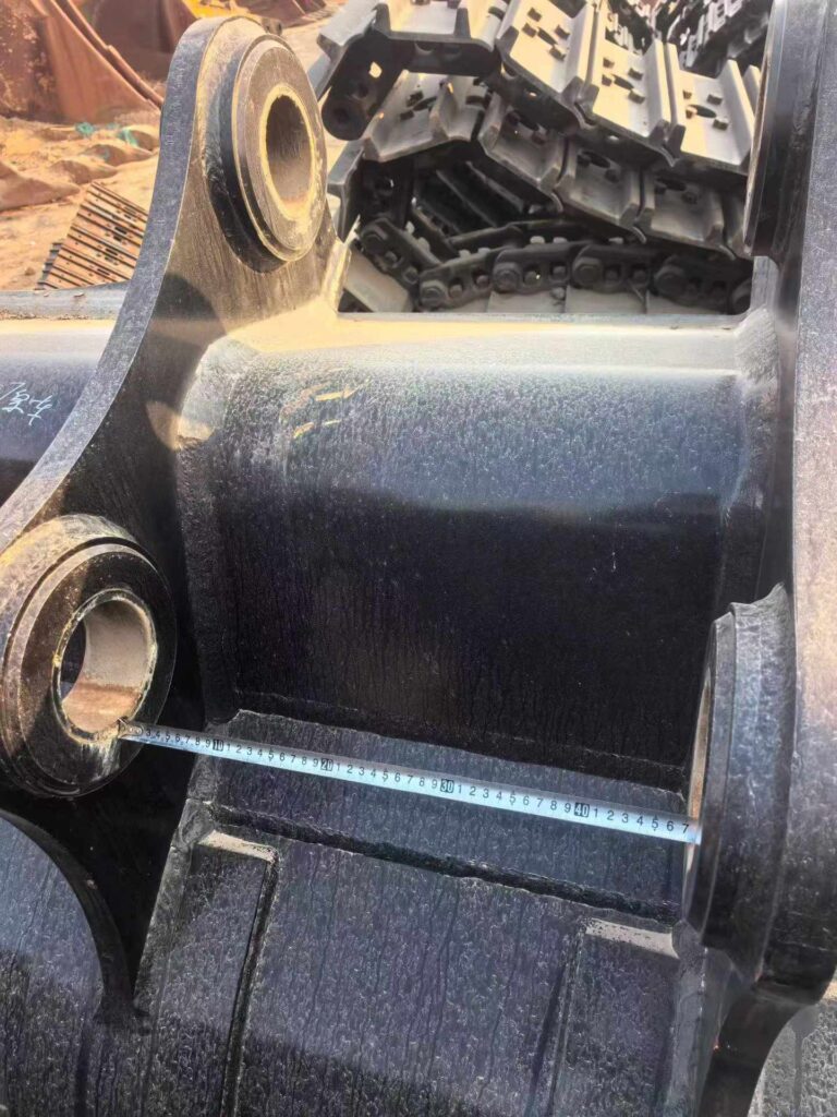 HITACHI 520 Excavator Bucket spare parts photo 3
