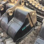 HITACHI 520 Excavator Bucket spare parts photo 4