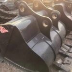 HITACHI 520 Excavator Bucket spare parts photo 5