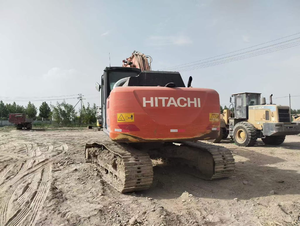 HITACHI ZX195 used excavator photo 3