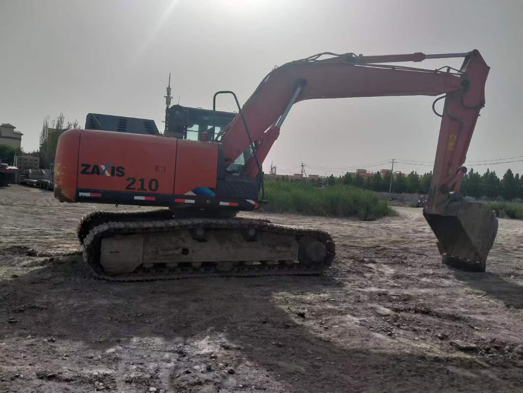 HITACHI ZX195 used excavator photo 5