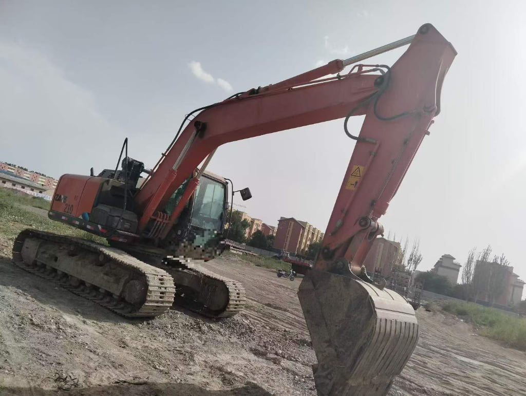HITACHI ZX195 used excavator photo 6