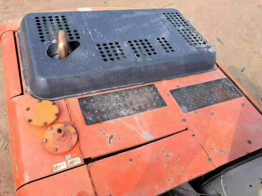 HITACHI ZX210-6 used excavator photo 9