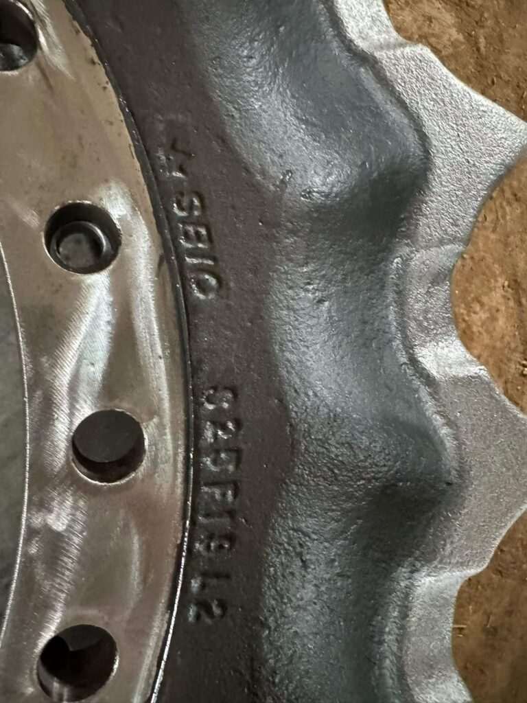 HYUNDAI 215 Drive Sprocket / Drive Gear spare parts photo 3