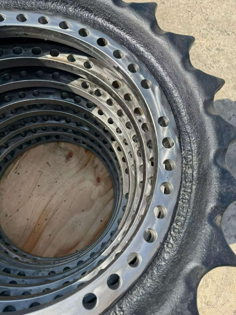 HYUNDAI 215 Drive Sprocket / Drive Gear spare parts photo 4