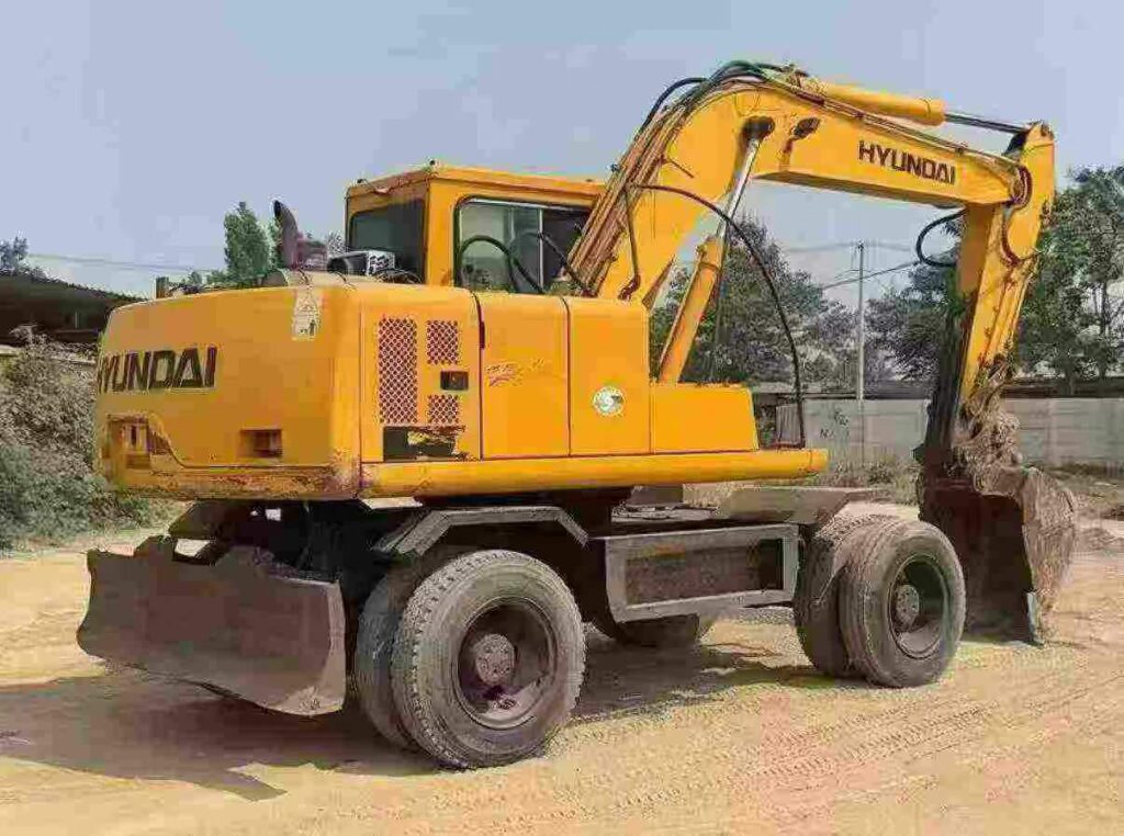 HYUNDAI R130 used excavator photo 2