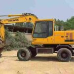 HYUNDAI R130 used excavator photo 3