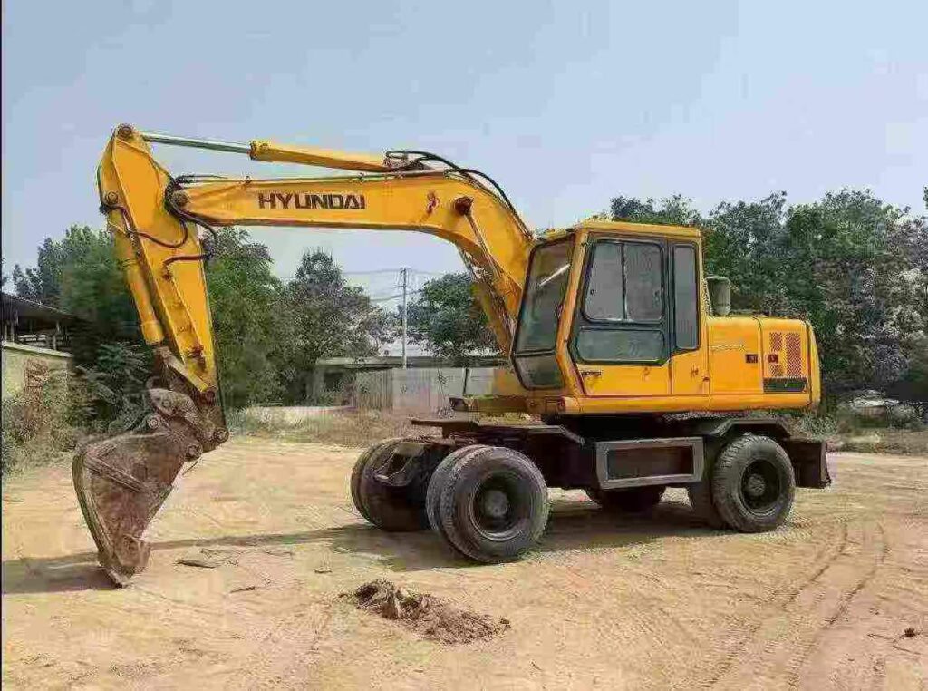 HYUNDAI R130 used excavator photo 5