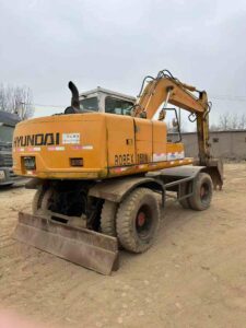HYUNDAI R130-3 used excavator photo 1
