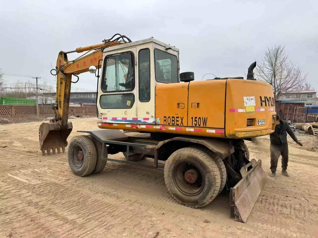 HYUNDAI R130-3 used excavator photo 3
