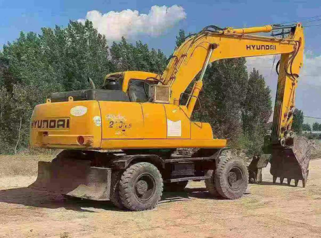 HYUNDAI R210-5 used excavator photo 2