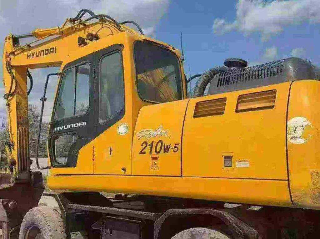 HYUNDAI R210-5 used excavator photo 3