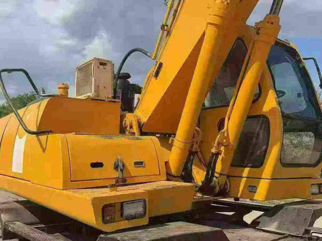 HYUNDAI R210-5 used excavator photo 4