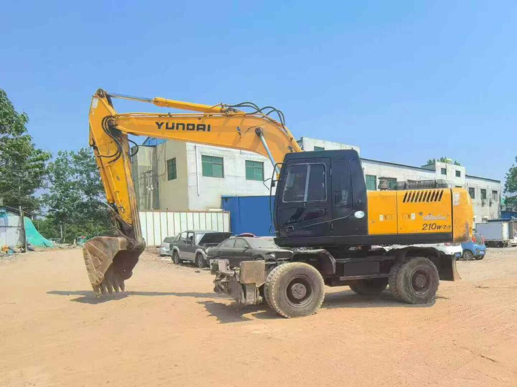 HYUNDAI R210-7 used excavator photo 1