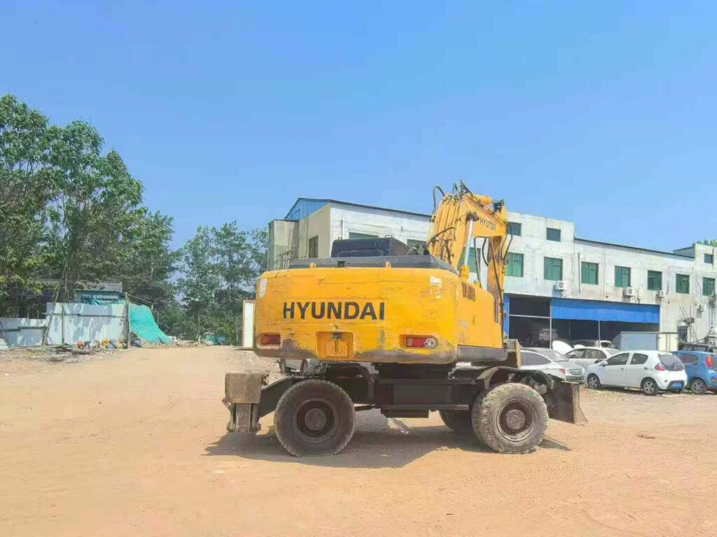 HYUNDAI R210-7 used excavator photo 3