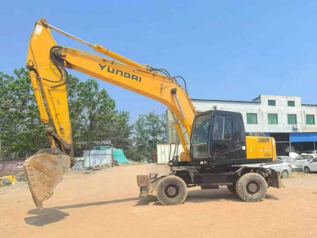HYUNDAI R210-7 used excavator photo 4