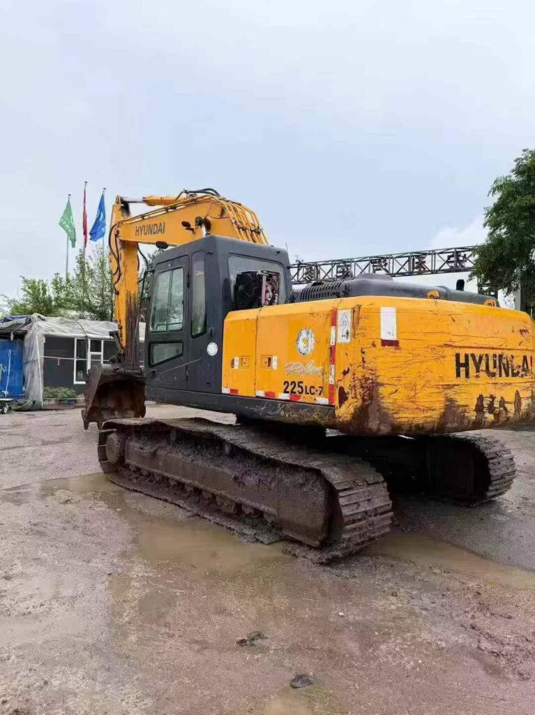 HYUNDAI R225-7 used excavator photo 3