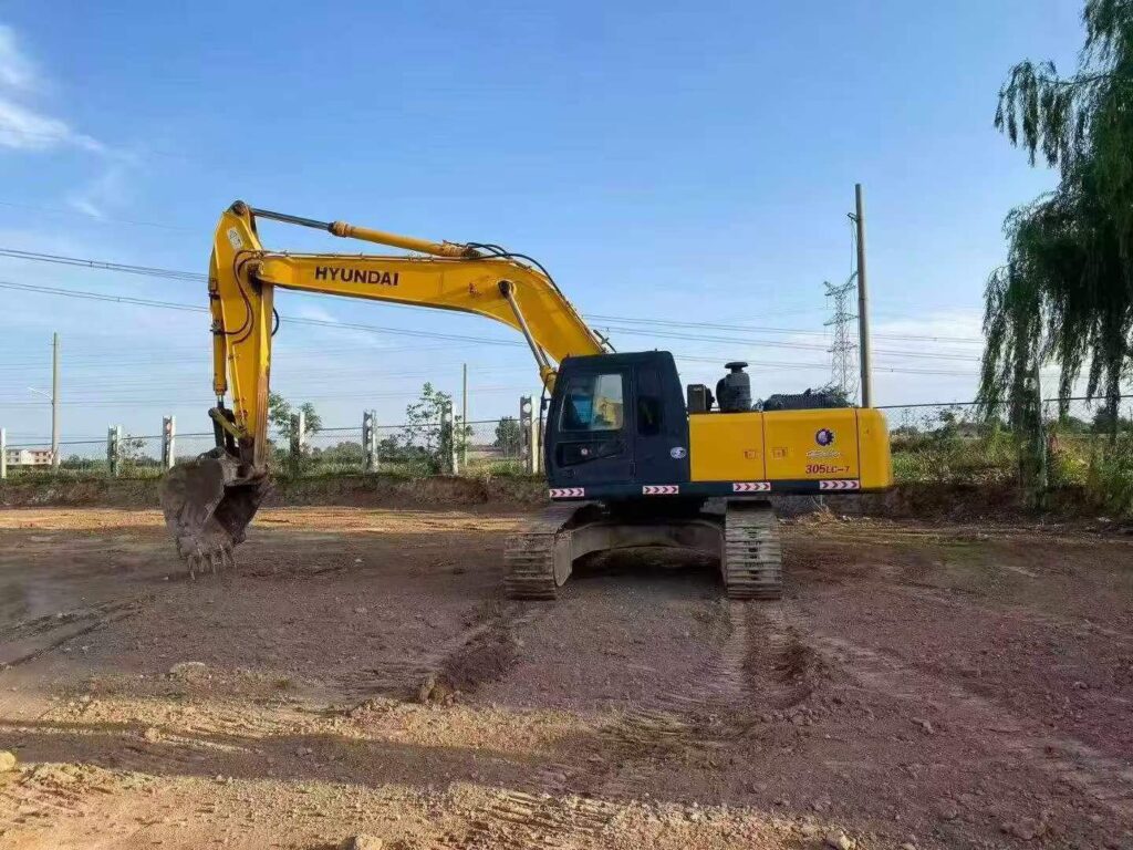 HYUNDAI R305-7 used excavator photo 1