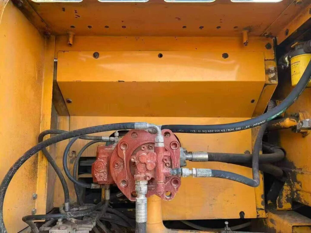 HYUNDAI R305-7 used excavator photo 6