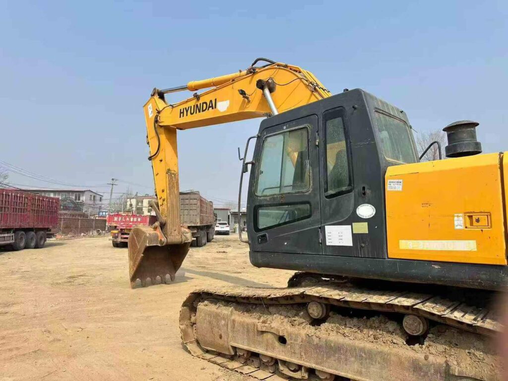 HYUNDAI R305-7 used excavator photo 4
