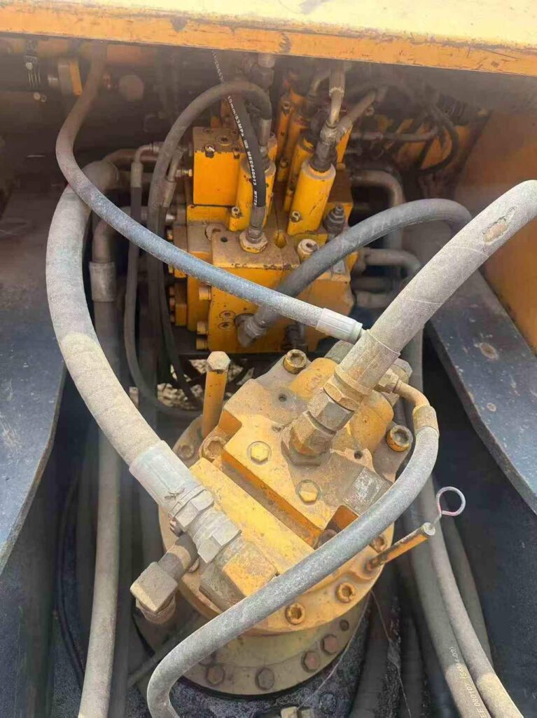 HYUNDAI R305-7 used excavator photo 9