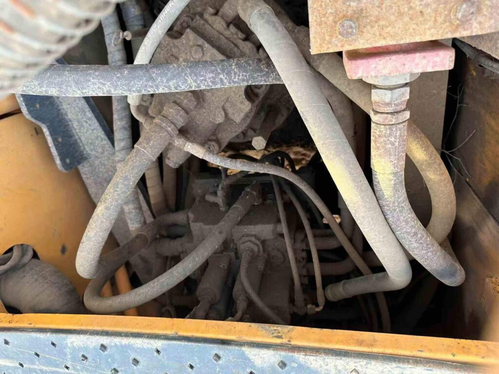 HYUNDAI R305-9T used excavator photo 6