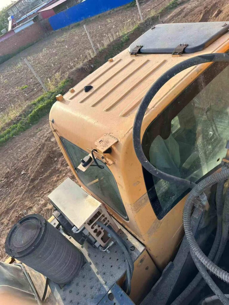 HYUNDAI R305-9T used excavator photo 7