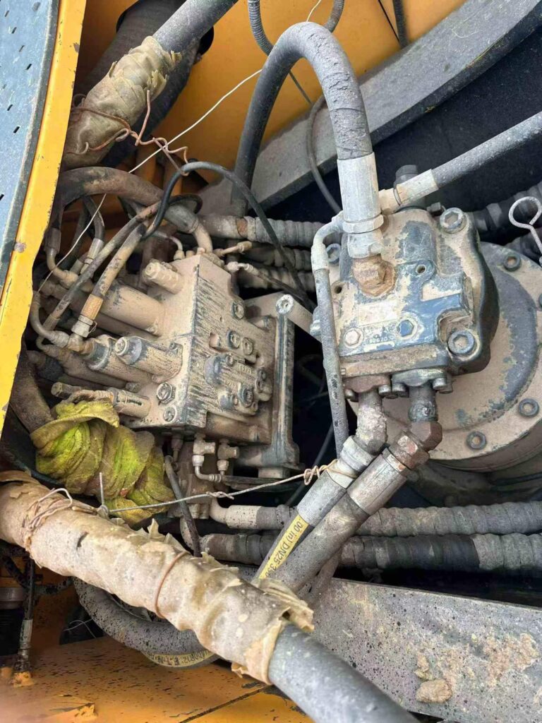 HYUNDAI R335-9T used excavator photo 2