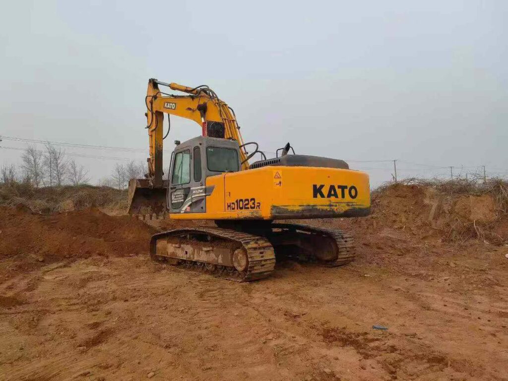 KATO 1023 used excavator photo 1
