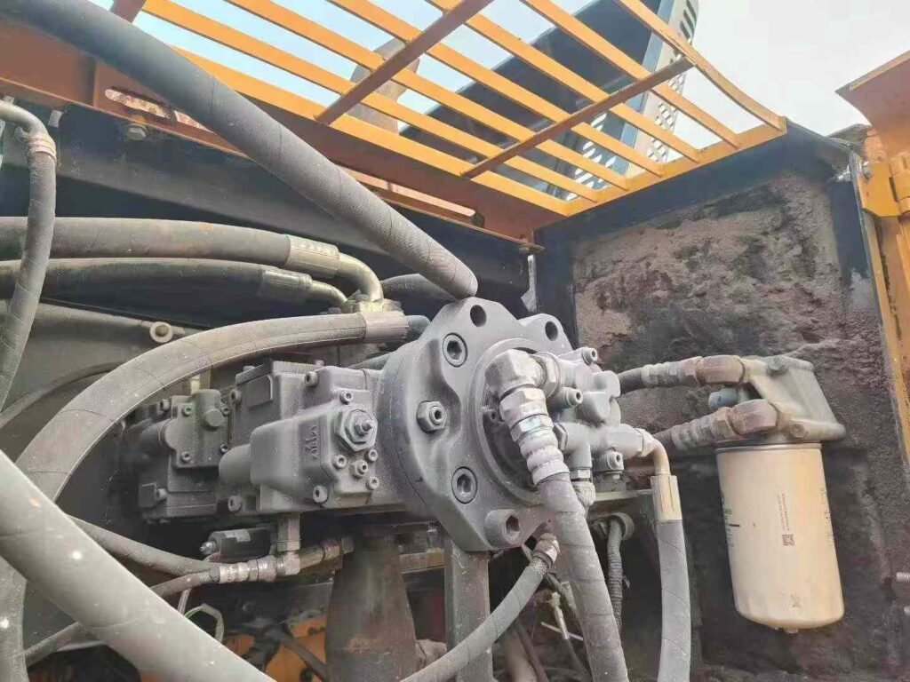 KATO 1023 used excavator photo 5