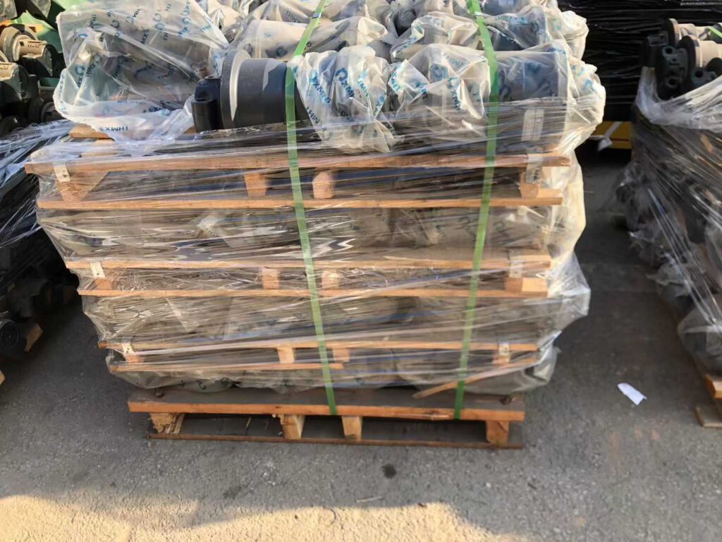 KATO 820 Track Roller spare parts photo 8