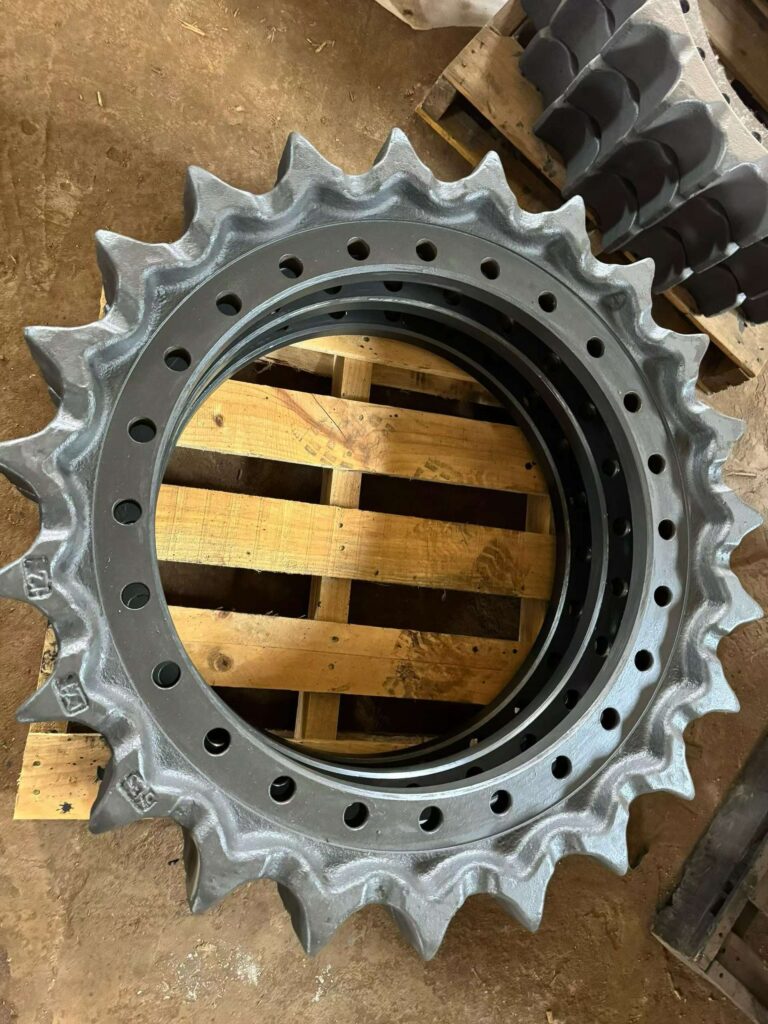 KOBELCO 250, KOBELCO 350, KOBELCO 460 Drive Sprocket / Drive Gear spare parts photo 2