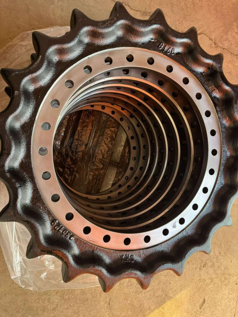 KOBELCO 250, KOBELCO 350, KOBELCO 460 Drive Sprocket / Drive Gear spare parts photo 3