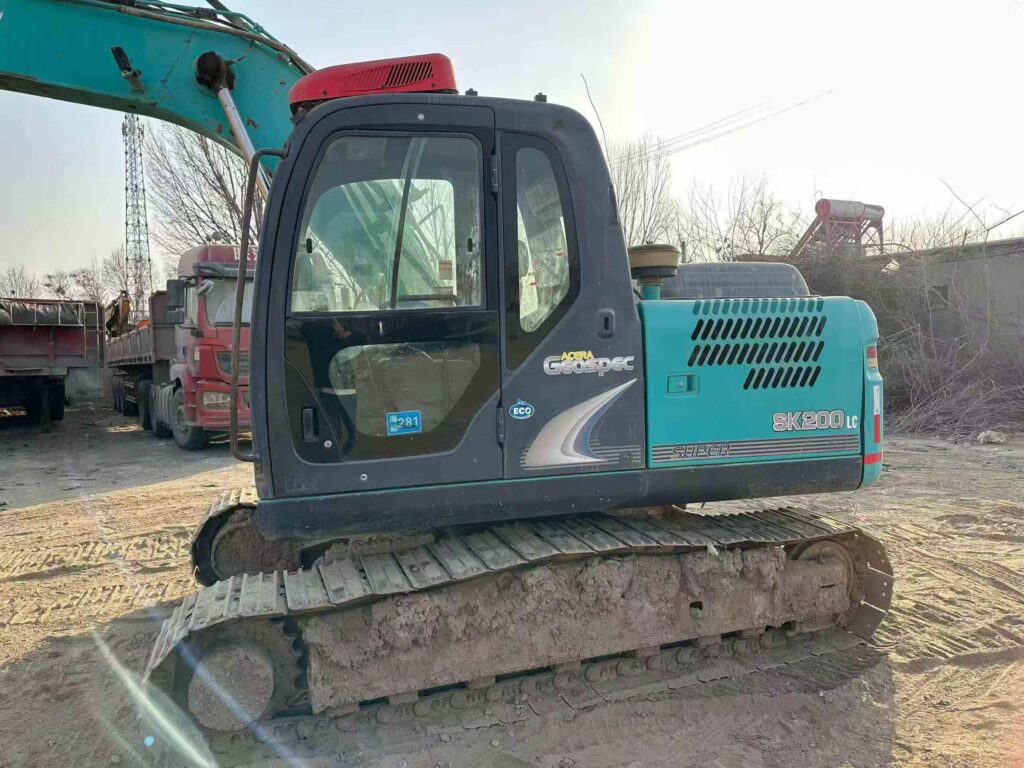 KOBELCO SK140-8 used excavator photo 2