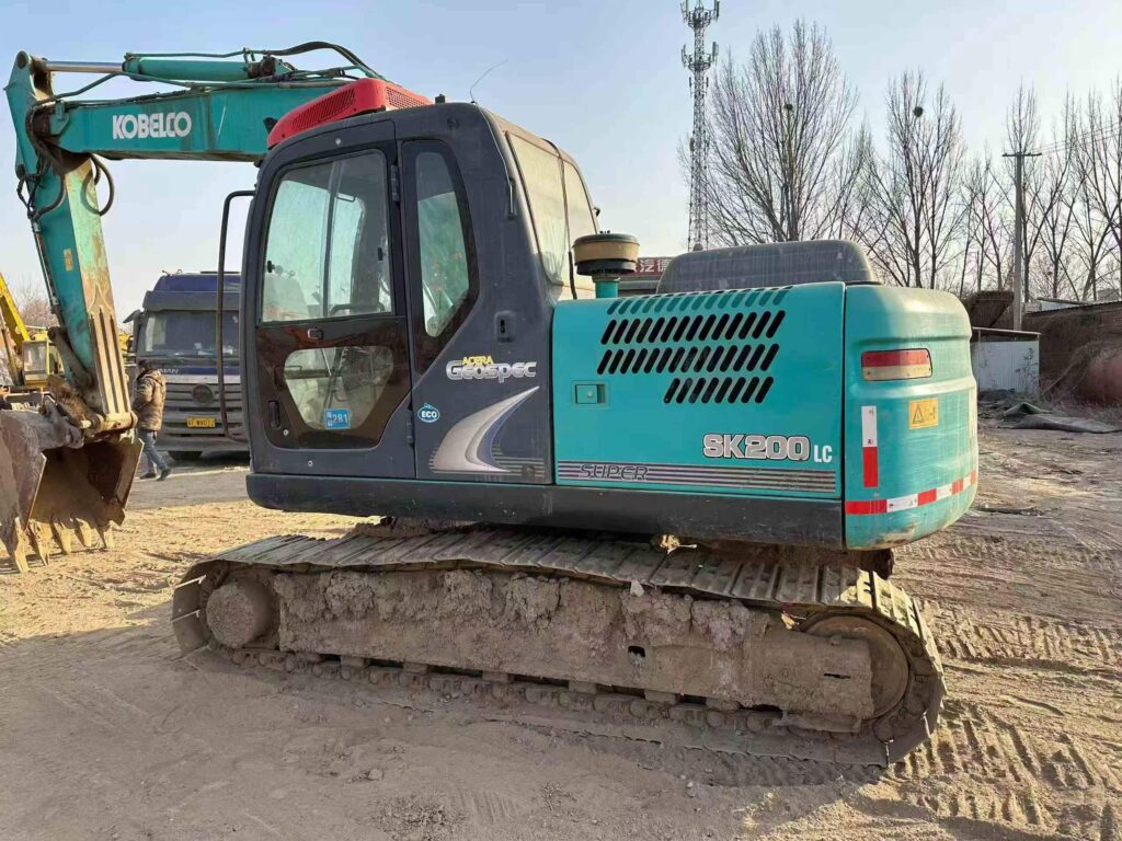 KOBELCO SK140-8 used excavator photo 4