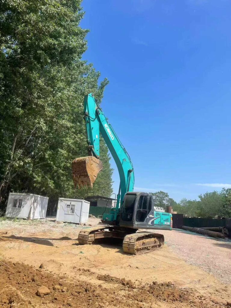 KOBELCO SK260-8 used excavator photo 1
