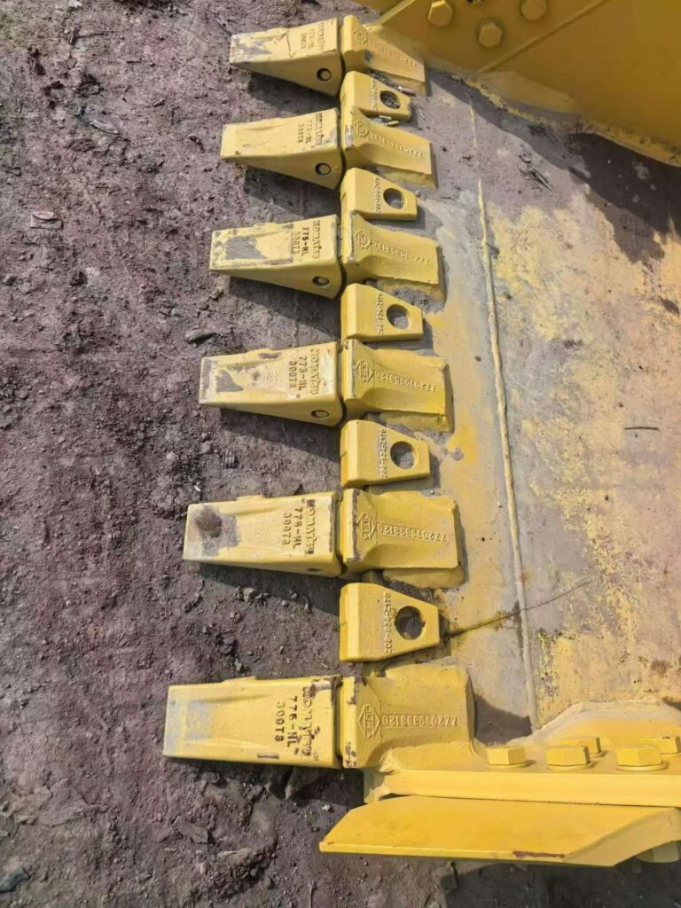 KOMATSU 360 Excavator Bucket spare parts photo 3
