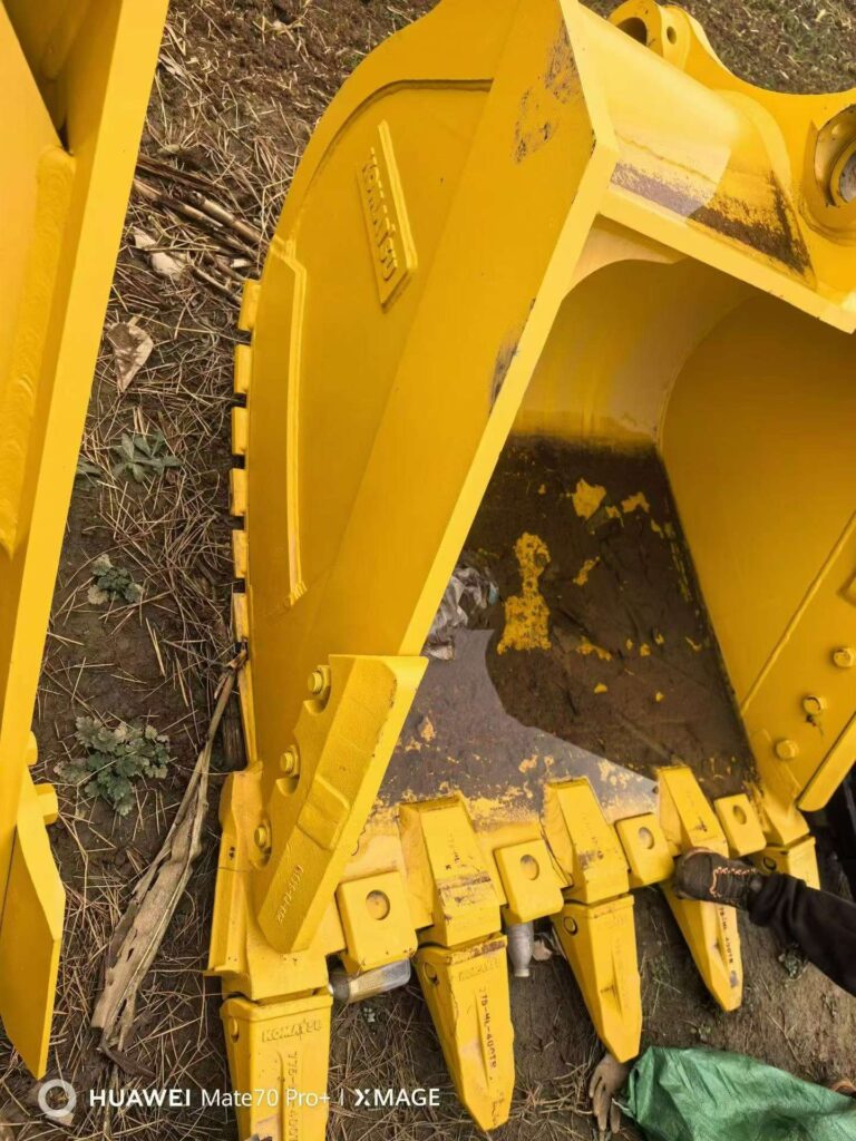 KOMATSU 360 Excavator Bucket spare parts photo 1