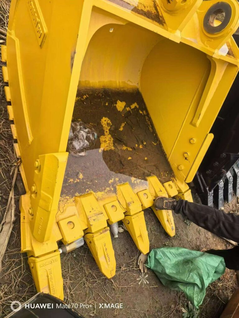 KOMATSU 360 Excavator Bucket spare parts photo 3