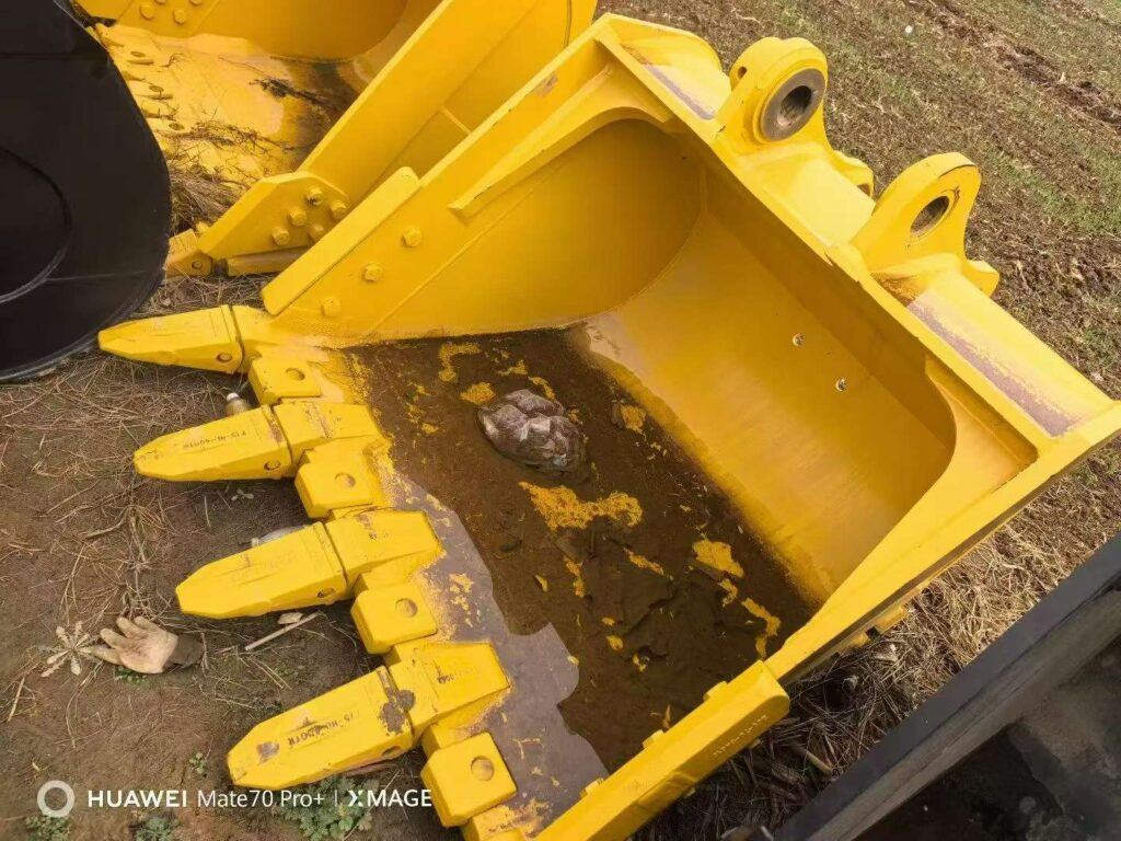 KOMATSU 360 Excavator Bucket spare parts photo 6