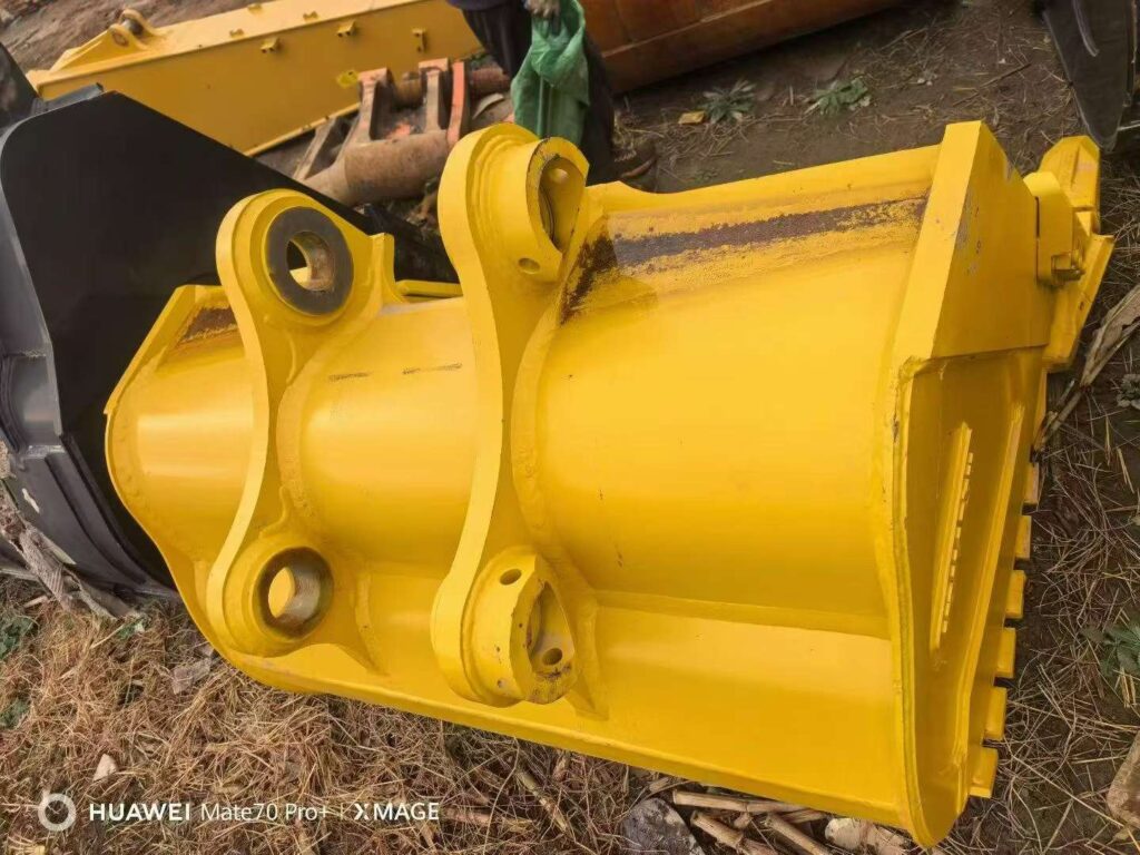 KOMATSU 360 Excavator Bucket spare parts photo 8